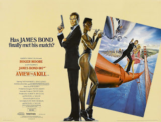 50 ans de James Bond en 24 affiches james bond 15 dangereusement votre james-bond-15-dangereusement-votre