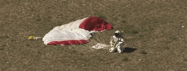 Saut en parachute depuis l'espace en vidéo et en gif saut en parachute depuis lespace en video et en gif 3 saut-en-parachute-depuis-lespace-en-video-et-en-gif-3