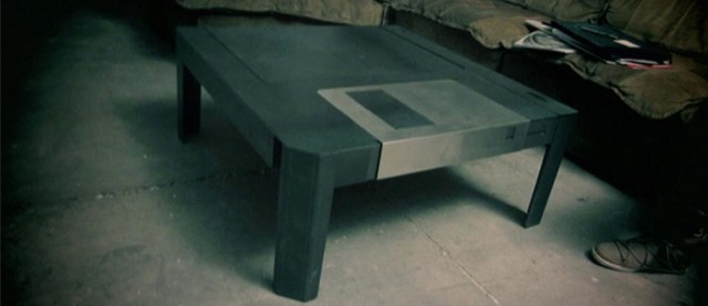 Floppytable-table-basse-disquette-1 Floppytable table de salon de geek basse disquette