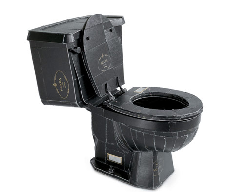 Des sculptures de luxe par Tom Sachs sculpture toilette prada tom sachs sculpture-toilette-prada-tom-sachs