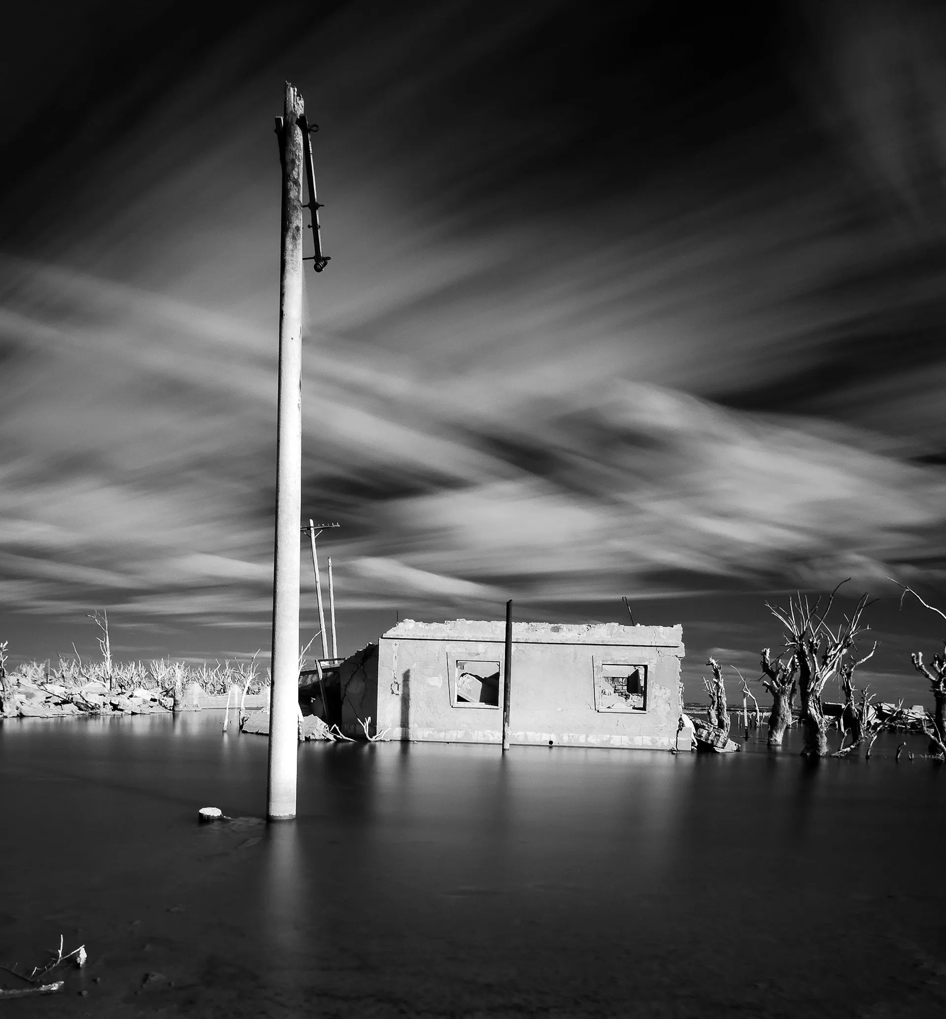 Villa Epecuén : la ville fantôme d’Argentine engloutie pendant 25 ans Villa Epecuen en noir et blanc par oystein Sture Aspelund 1 Villa-Epecuen-en-noir-et-blanc-par-oystein-Sture-Aspelund-2