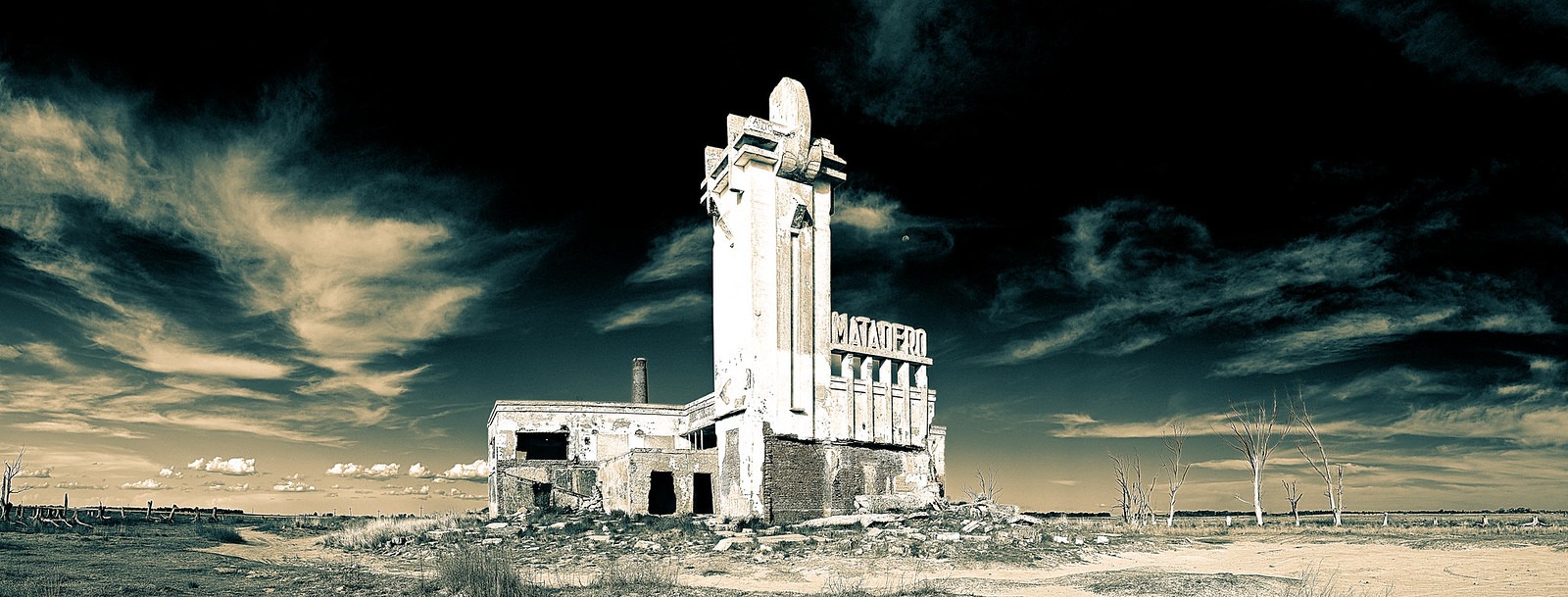 Villa Epecuén : la ville fantôme d’Argentine engloutie pendant 25 ans villa epecuen ville submergee 2 1 Villa Epecuén : la ville fantôme d’Argentine engloutie pendant 25 ans 2