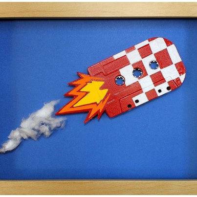 Recyclage de K7 audio par Benoit Jammes creation recyclage k7 audio benoit jammes fusee creation-recyclage-k7-audio-benoit-jammes-fusee