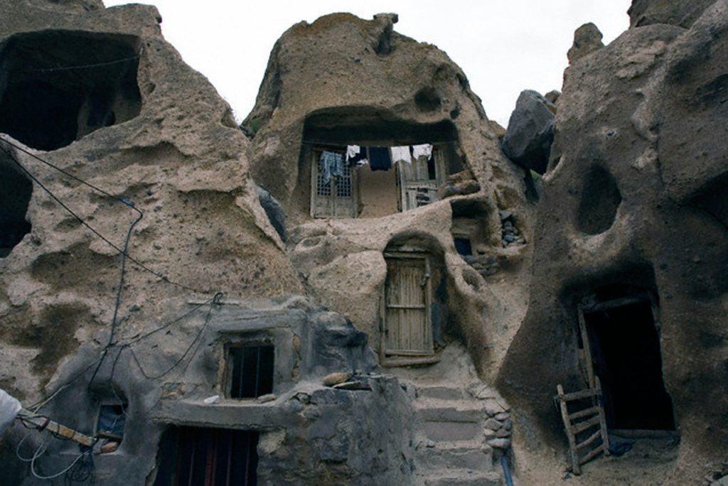10 habitations troglodytiques incroyables habitations troglodytiques Kandovan Village East Azerbaïdjan City of Kandovan 13