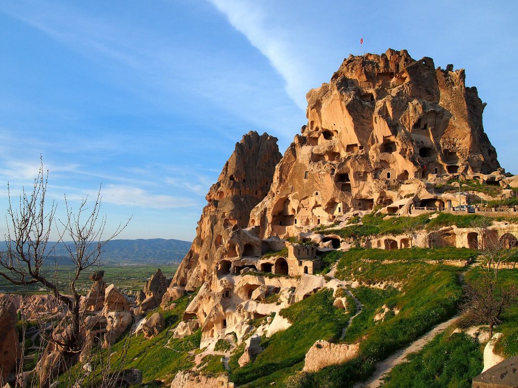 10 habitations troglodytiques incroyables habitations troglodytiques Uchisar Turquie habitations-troglodytiques-Uchisar-Turquie