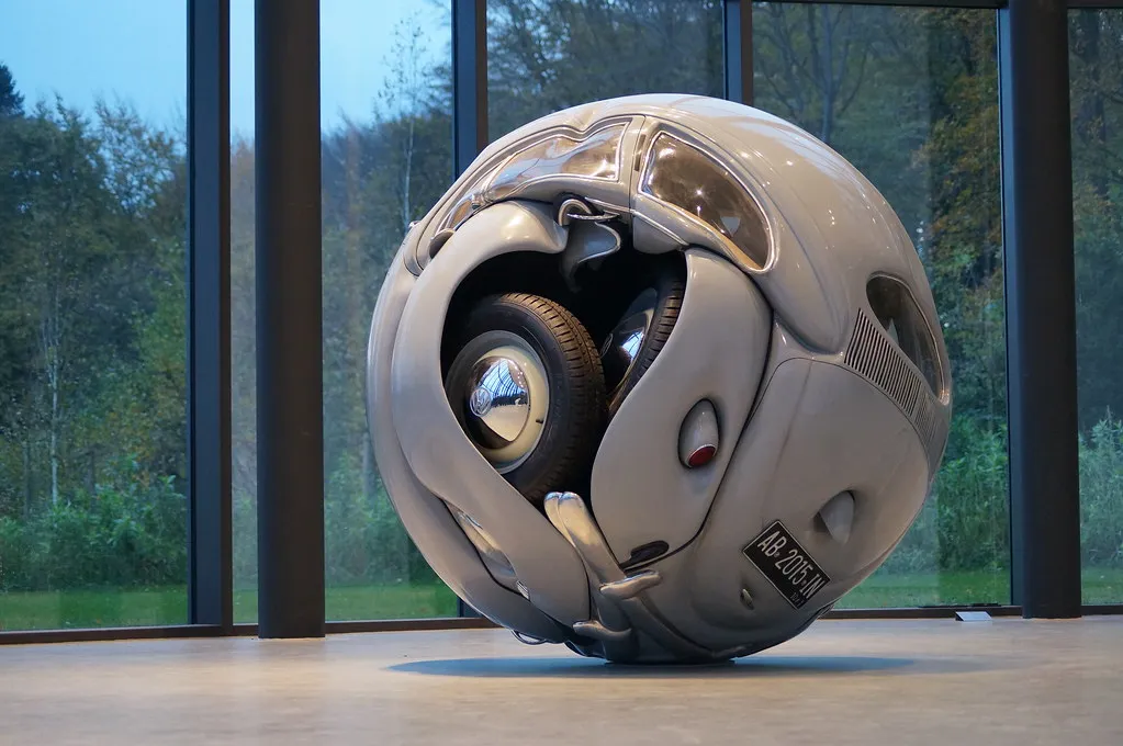 Compression de voiture par Ichwan Noor compression de voiture beetle spherique ichwan noor coccinelle 7 compression de voiture beetle spherique ichwan noor coccinelle 7