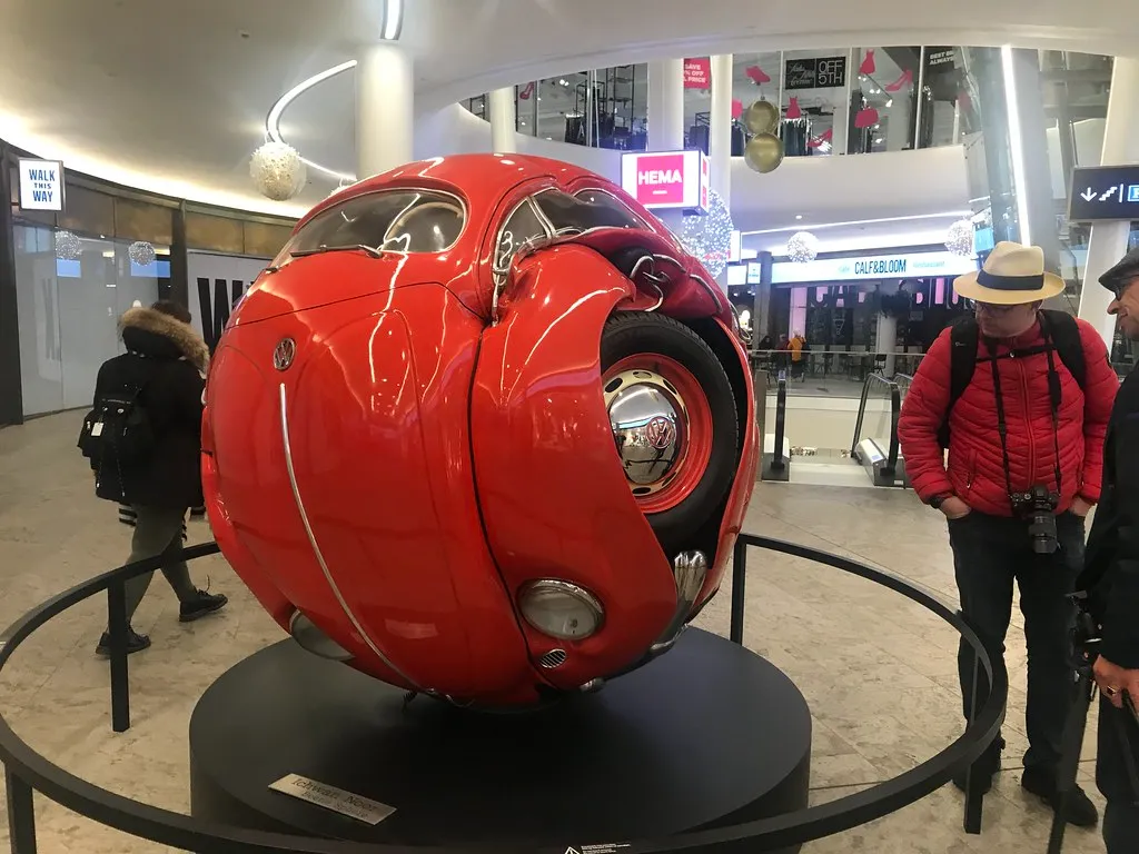 Compression de voiture par Ichwan Noor compression de voiture beetle spherique ichwan noor coccinelle 9 compression-de-voiture-beetle-spherique-ichwan-noor-coccinelle-9