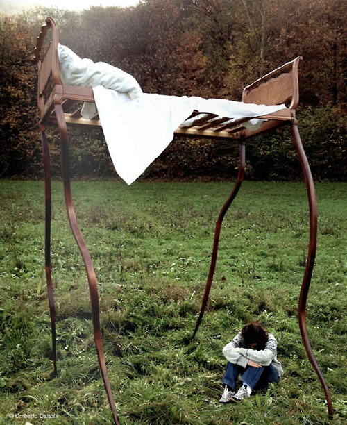 Des meubles à longues jambes par Umberto Dattola meubles a longues jambes par umberto dattola 2 meubles-a-longues-jambes-par-umberto-dattola-2