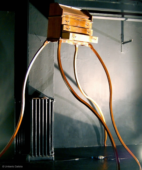 Des meubles à longues jambes par Umberto Dattola meubles a longues jambes par umberto dattola 3 meubles-a-longues-jambes-par-umberto-dattola-3