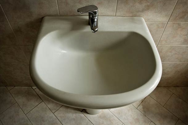 Les objets inutilisables de Giuseppe Colarusso Giuseppe Colarusso objets inutilisables lavabo Giuseppe-Colarusso-objets-inutilisables-lavabo