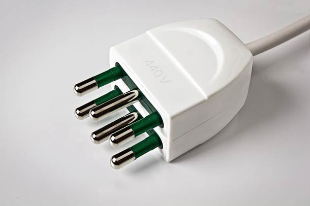 Les objets inutilisables de Giuseppe Colarusso Giuseppe Colarusso objets inutilisables prise Giuseppe-Colarusso-objets-inutilisables-prise