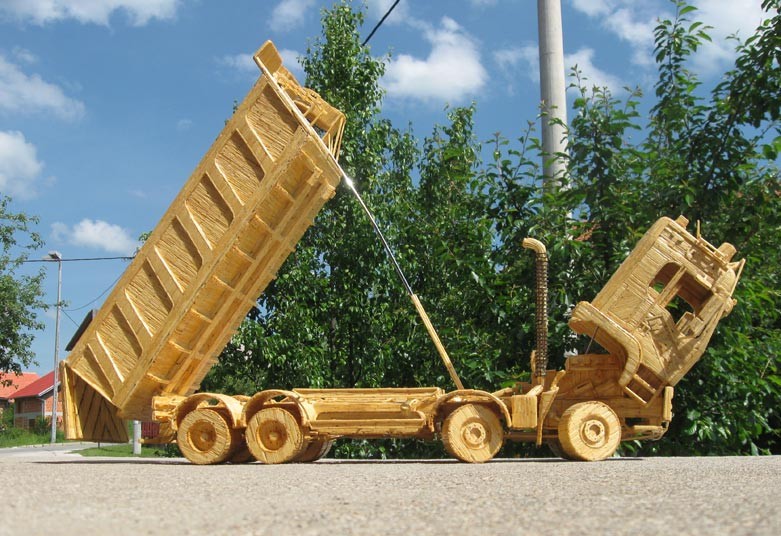 Des camions en allumettes par Djordje Balac camions en allumettes par djordje balac 1 camions-en-allumettes-par-djordje-balac-1