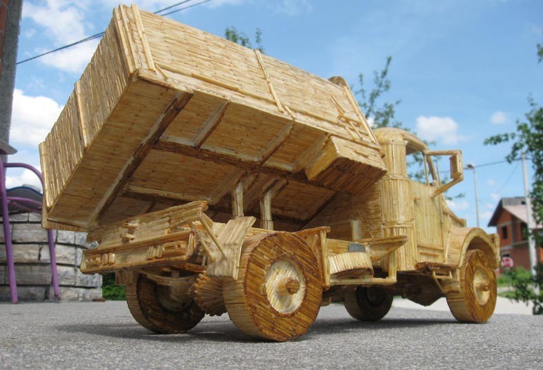 Des camions en allumettes par Djordje Balac camions en allumettes par djordje balac 2 camions-en-allumettes-par-djordje-balac-2