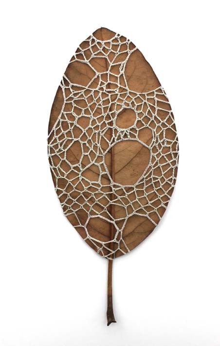 Des feuilles brodées par Susanna Bauer feuilles brodees susanna bauer 5 feuilles brodées susanna-bauer-5