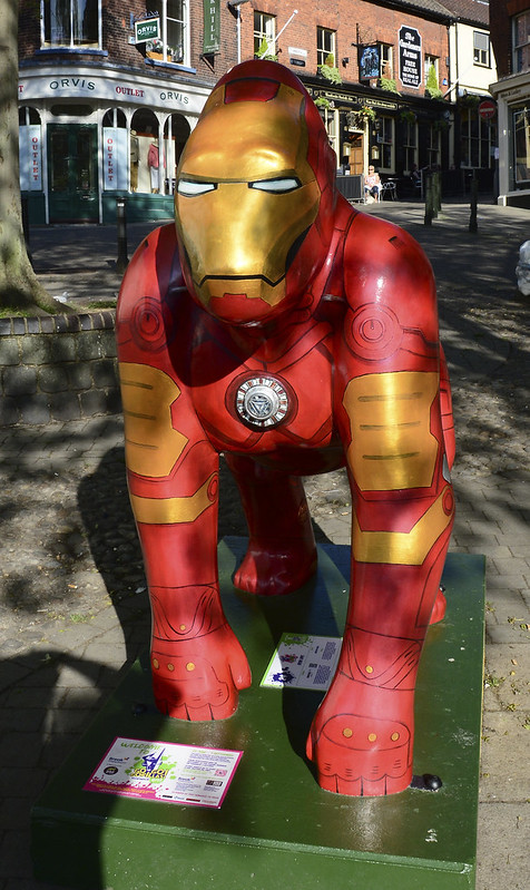 Une statue gorille Iron Man - Iron Gorilla statue gorille iron man iron gorilla 3 statue-gorille-iron-man-iron-gorilla-3