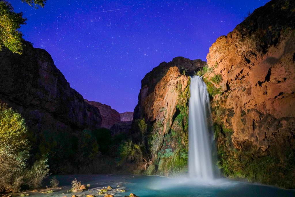 La cascade Havasu, une chute d'eau de 30 mètres dans le Grand Canyon cascade havasu chute deau de 30 metres grand canyon 11 cascade-havasu-chute-deau-de-30-metres-grand-canyon-11