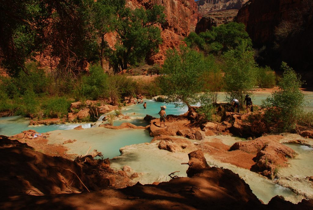 La cascade Havasu, une chute d'eau de 30 mètres dans le Grand Canyon cascade havasu chute deau de 30 metres grand canyon 3 cascade-havasu-chute-deau-de-30-metres-grand-canyon-3