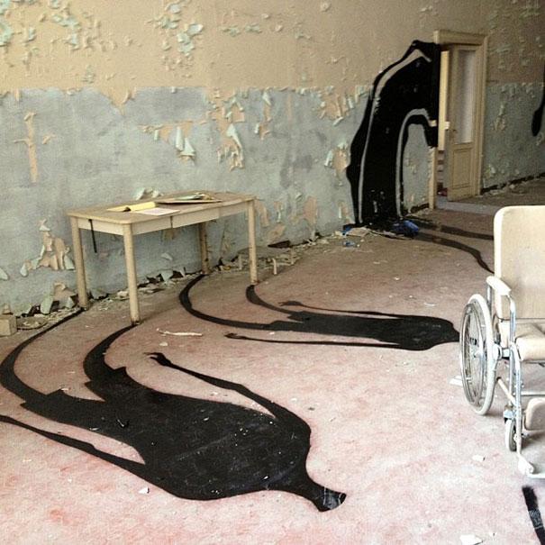 Des fantômes dans un hôpital abandonné par Herbert Baglione fantomes dans un hopital abandonne herbert baglione 7 fantomes-dans-un-hopital-abandonne-herbert-baglione-7