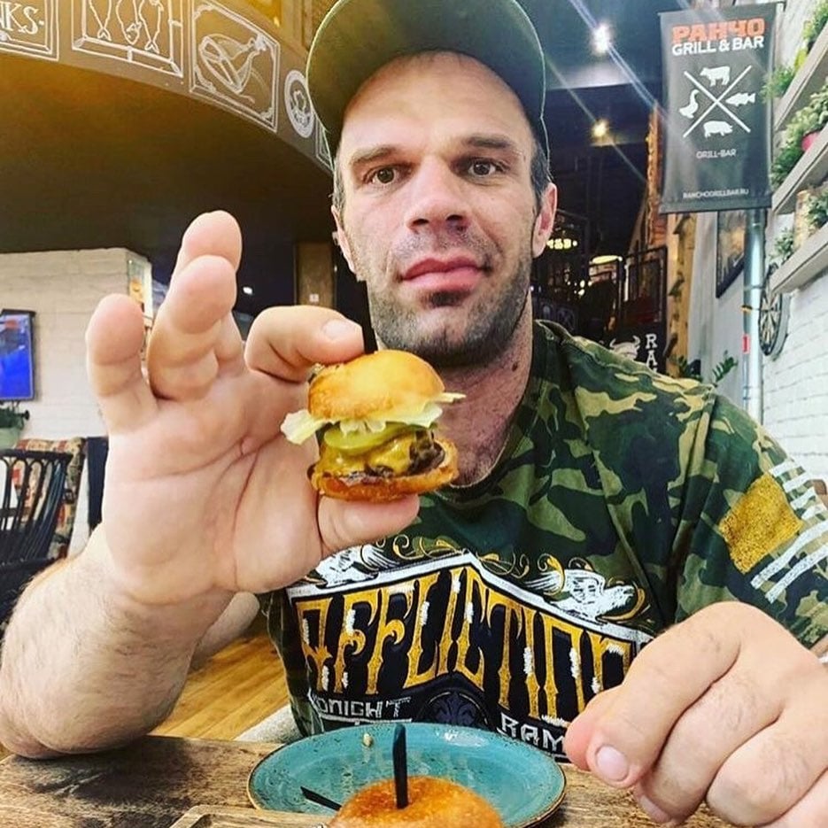 Denis Cyplenkov le vrai Hulk a les plus grosses mains du monde Denis Tsyplenkov vrai hulk les mains les plus grosses du monde 3 Denis-Tsyplenkov-vrai-hulk-les-mains-les-plus-grosses-du-monde-3