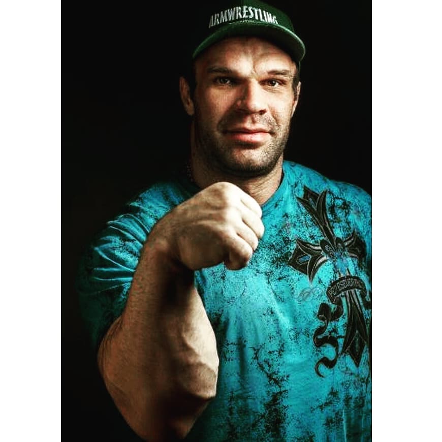 Denis Cyplenkov le vrai Hulk a les plus grosses mains du monde Denis Tsyplenkov vrai hulk les mains les plus grosses du monde 5 Denis-Tsyplenkov-vrai-hulk-les-mains-les-plus-grosses-du-monde-5