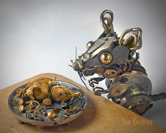 Recyclage de pièces de vieilles montres en sculpture par Susan Beatrice Recyclage de vieilles montres en sculptures steampunk par Susan Beatrice 4 Recyclage-de-vieilles-montres-en-sculptures-steampunk-par-Susan-Beatrice-4
