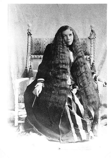 Les 7 sœurs Sutherland et leurs 11 mètres de cheveux sarah sutherland sarah-sutherland