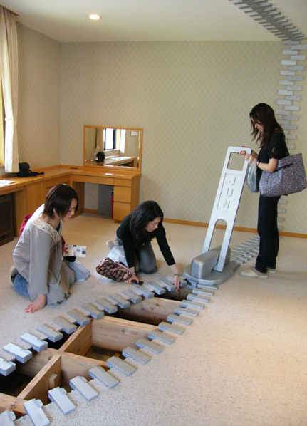 Jun Kitagawa installe des fermetures éclair partout un kitagawa fermetures eclair 6 un-kitagawa-fermetures-eclair-6