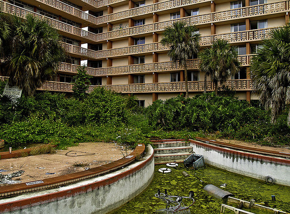 6 incroyables endroits abandonnés de Floride endroits abandonnes de floride hotel colony plaza orlando 1 endroits-abandonnes-de-floride-hotel-colony-plaza-orlando-1