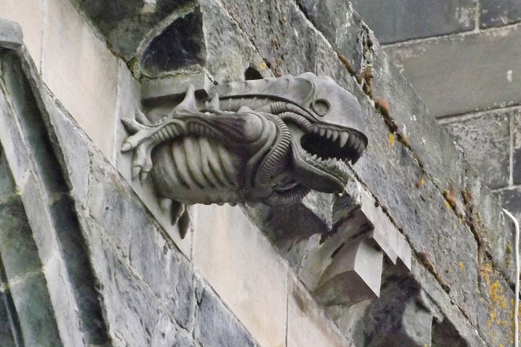 La gargouille Alien de Paisley Abbey en Écosse Gargouille Alien inspirée du xénomorphe sur Paisley Abbey en Écosse