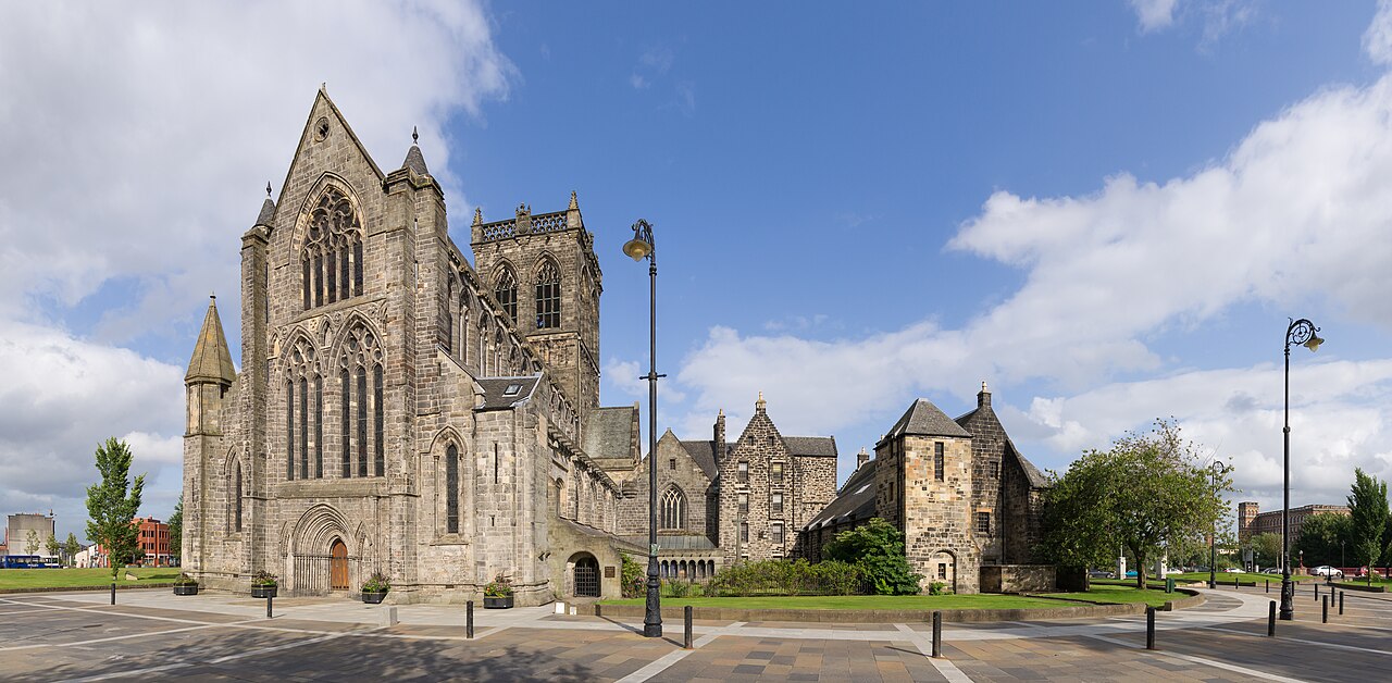 Paisley Abbey en Écosse Vue générale de Paisley Abbey en Écosse avec les gargouilles sur la nef