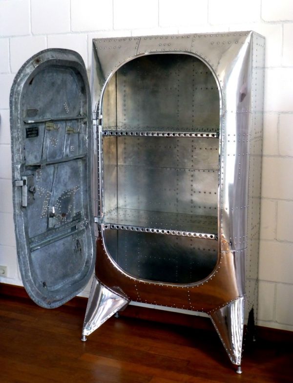 Recyclage d'une porte d'avion en placard recyclage d une porte d avion en placard 2 recyclage-d-une-porte-d-avion-en-placard-2