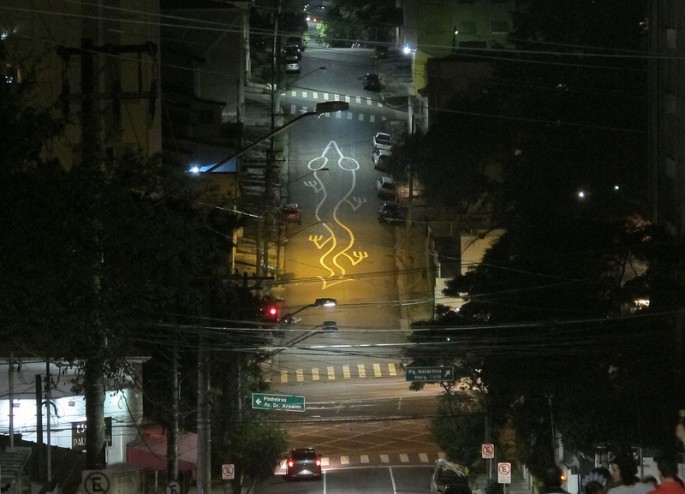 Street Art géant sur la chaussée par Tec street art geant sur le bitume sao paulo par tec 2 street-art-géant-sur-le-bitume-sao-paulo-par-tec-2