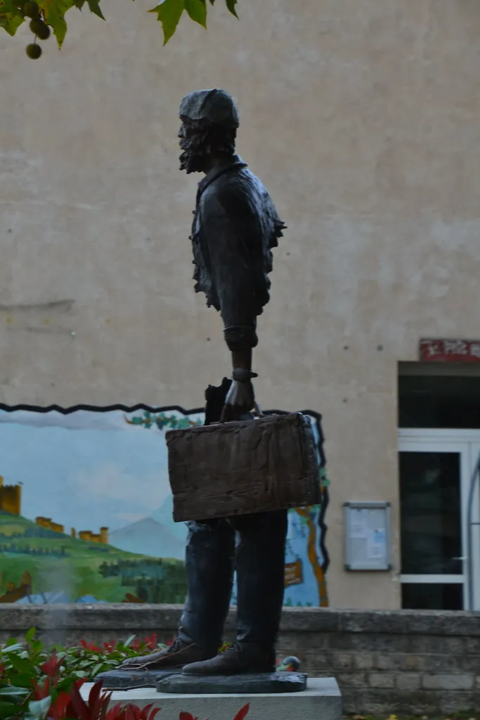 Les voyageurs, sculptures en bronze déchiquetées de Bruno Catalano les voyageurs sculptures en bronzes dechiquetees de bruno catalano 3 les-voyageurs-sculptures-en-bronzes-dechiquetees-de-bruno-catalano-3