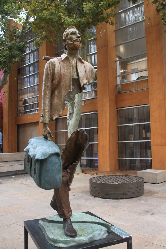 Les voyageurs, sculptures en bronze déchiquetées de Bruno Catalano les voyageurs sculptures en bronzes dechiquetees de bruno catalano 4 les-voyageurs-sculptures-en-bronzes-dechiquetees-de-bruno-catalano-4