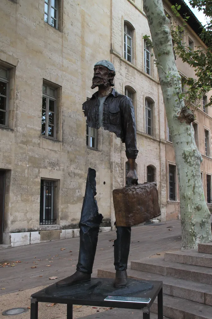 Les voyageurs, sculptures en bronze déchiquetées de Bruno Catalano les voyageurs sculptures en bronzes dechiquetees de bruno catalano 7 les-voyageurs-sculptures-en-bronzes-dechiquetees-de-bruno-catalano-7