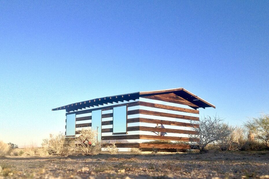 Lucid Stead, la cabane de miroirs qui semblait disparaître dans le désert une cabane transparente en bois et en miroir lucid stead 1 Lucid Stead, cabane en bois et en miroirs dans le désert de Joshua Tree