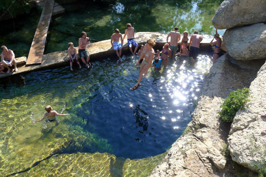 Jacob’s Well, le puits de Jacob du Texas aussi beau que dangereux Jacobs Well puit de jacob du texas 1 Jacobs Well puit de jacob du texas 1