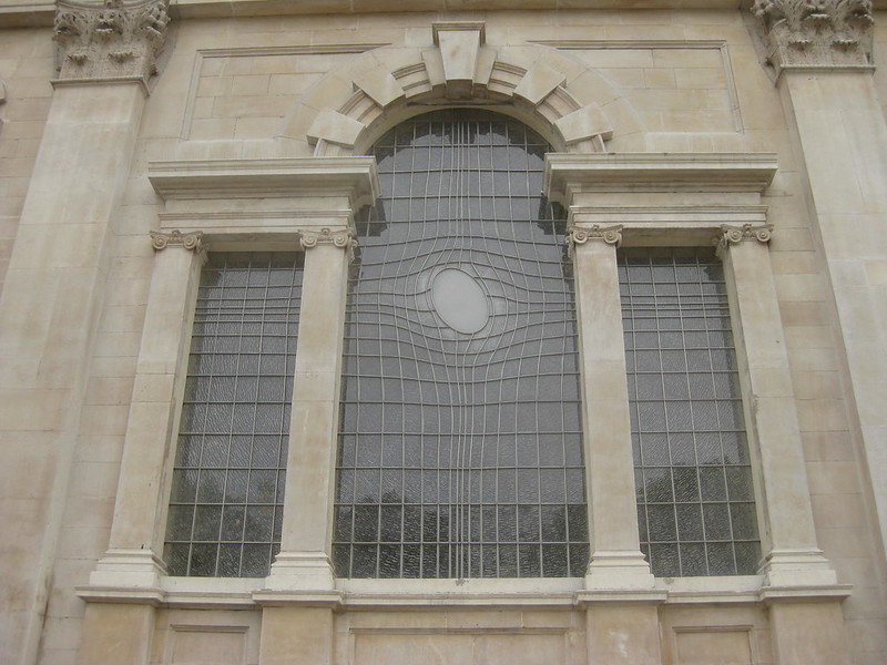 La fenêtre tordue de l'église Saint Martin par Shirazeh Houshiary fenetre tordue eglise saint martin par shirazeh houshiary 6 fenetre-tordue-eglise-saint-martin-par-shirazeh-houshiary-6