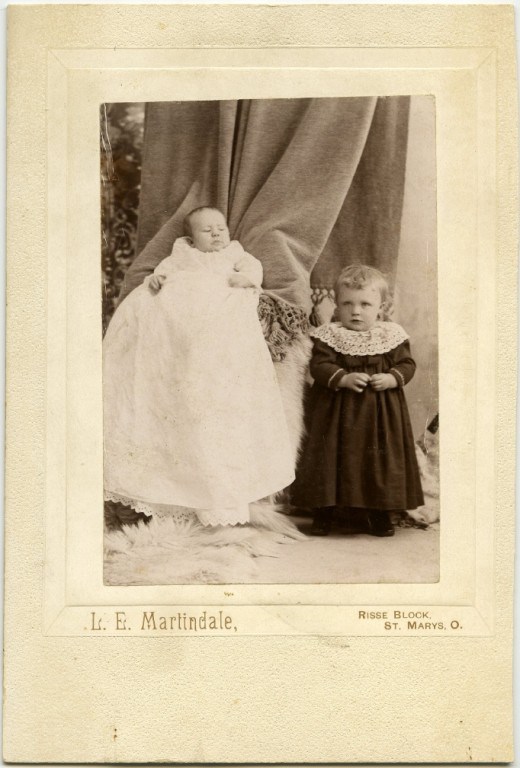 Les parents cachés dans des portraits d'enfants au 19eme siècle parents caches dans des portraits d enfants 11 parents-caches-dans-des-portraits-d-enfants-11