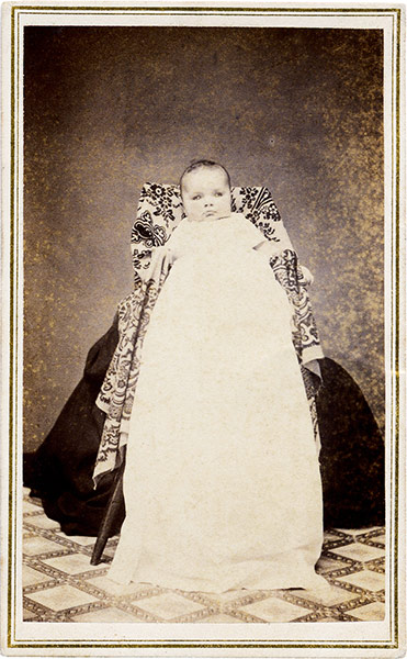 Les parents cachés dans des portraits d'enfants au 19eme siècle parents caches dans des portraits d enfants 7 Mother and baby portrait