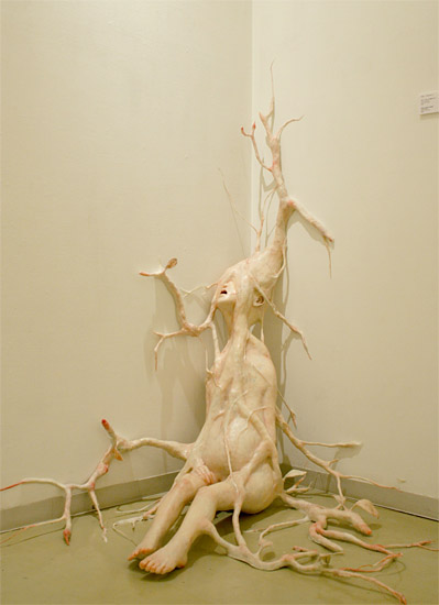 Des sculptures d'humanoïdes dévorés par la nature par Ishibashi Yui sculptures humanoides devores par les vegetaux par ishibashi yui 2 sculptures-humanoides-devores-par-les-vegetaux-par-ishibashi-yui-2