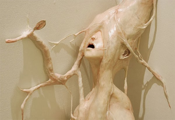 Des sculptures d'humanoïdes dévorés par la nature par Ishibashi Yui sculptures humanoides devores par les vegetaux par ishibashi yui 3 sculptures-humanoides-devores-par-les-vegetaux-par-ishibashi-yui-3