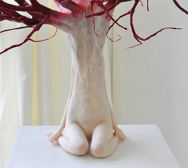 Des sculptures d'humanoïdes dévorés par la nature par Ishibashi Yui sculptures humanoides devores par les vegetaux par ishibashi yui 5 sculptures-humanoides-devores-par-les-vegetaux-par-ishibashi-yui-5
