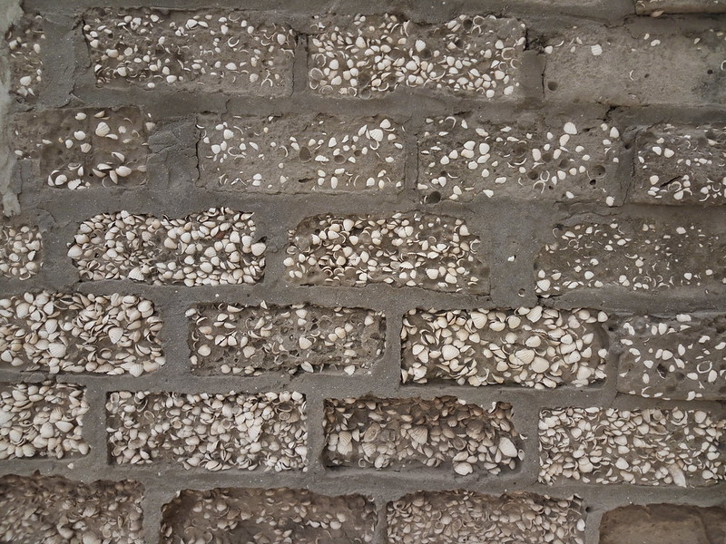 Fadiouth l'île faite de coquillages fadiouth ile faite de coquillages de palourde 1 fadiouth-ile-faite-de-coquillages-de-palourde-1