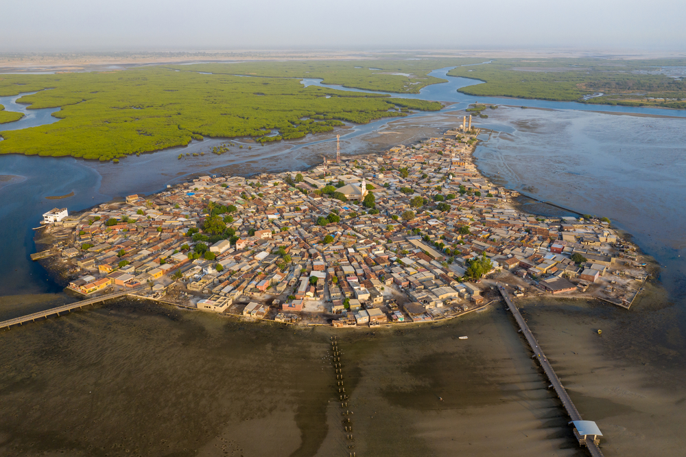 Fadiouth l'île faite de coquillages fadiouth ile faite de coquillages de palourde senegal 1 fadiouth-ile-faite-de-coquillages-de-palourde-senegal-1