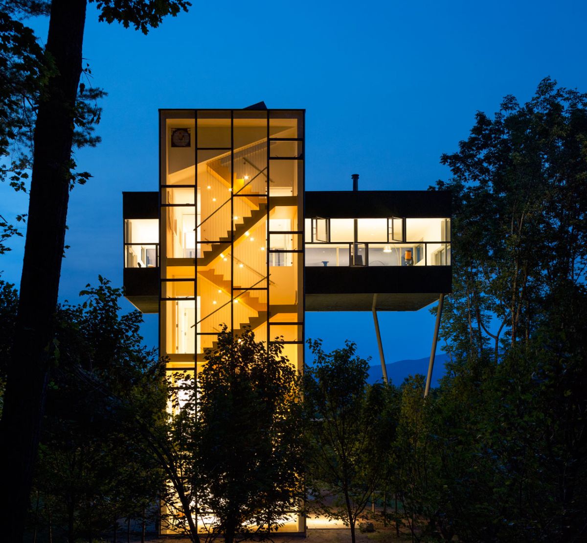 The tower house - une maison tour au dessus de la forêt par Gluck+ gluckplus luxueuse maison tour au dessus de la foret 8 gluckplus-luxueuse-maison-tour-au-dessus-de-la-foret-8