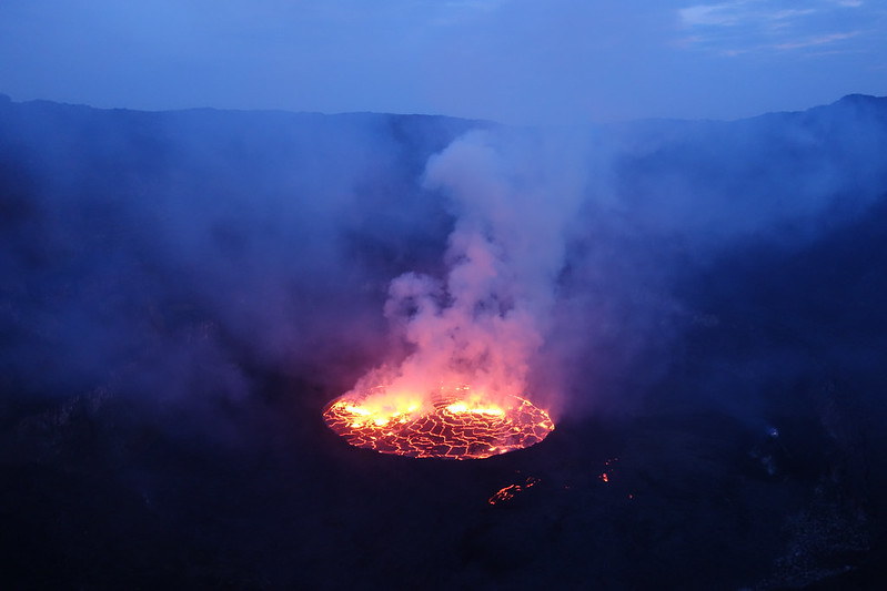 Le lac de lave du mont Nyiragongo le lac de lave permanent du mont nyiragongo 10 le-lac-de-lave-permanent-du-mont-nyiragongo-10