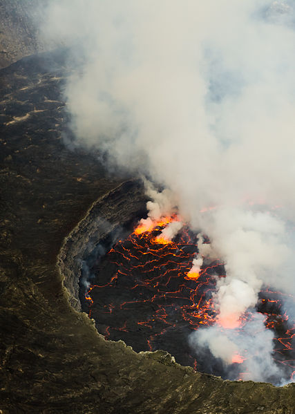 Le lac de lave du mont Nyiragongo le lac de lave permanent du mont nyiragongo 2 le-lac-de-lave-permanent-du-mont-nyiragongo-2
