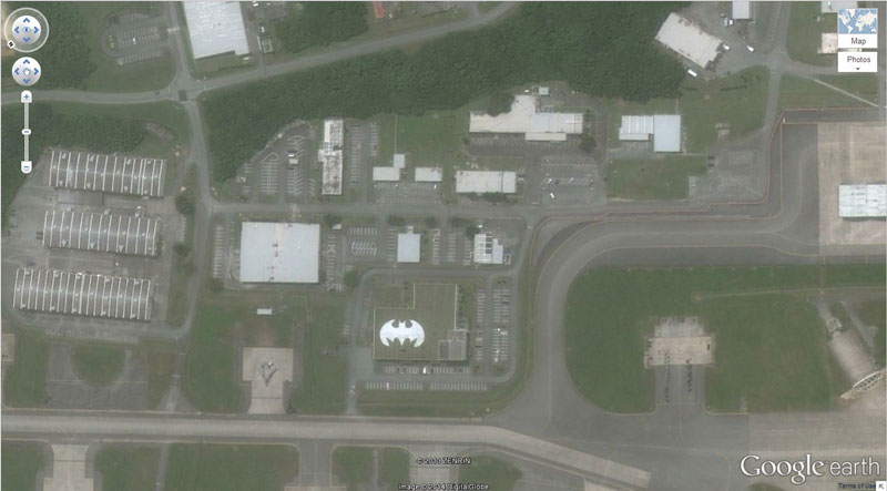 50 découvertes insolites sur google earth 50 decouvertes insolites symbole batman 50-decouvertes-insolites-symbole-batman