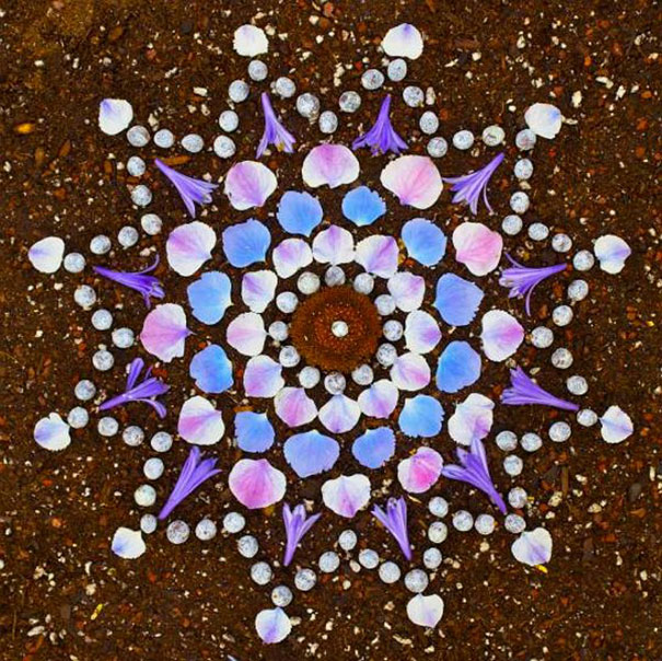 Les mandalas de fleurs de Kathy Klein danmalas mandalas de fleurs de kathy klein 26 danmalas-mandalas-de-fleurs-de-kathy-klein-26